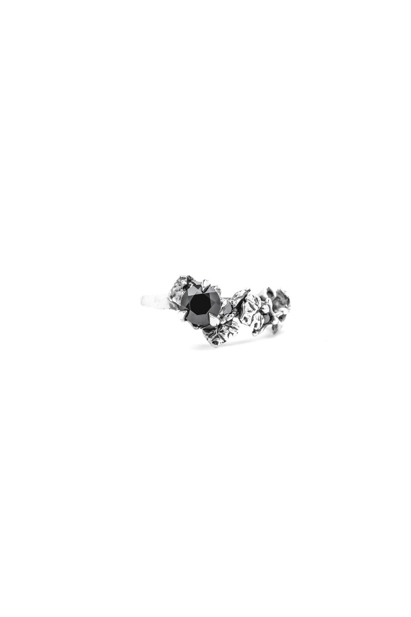 BLACK VINEA RING