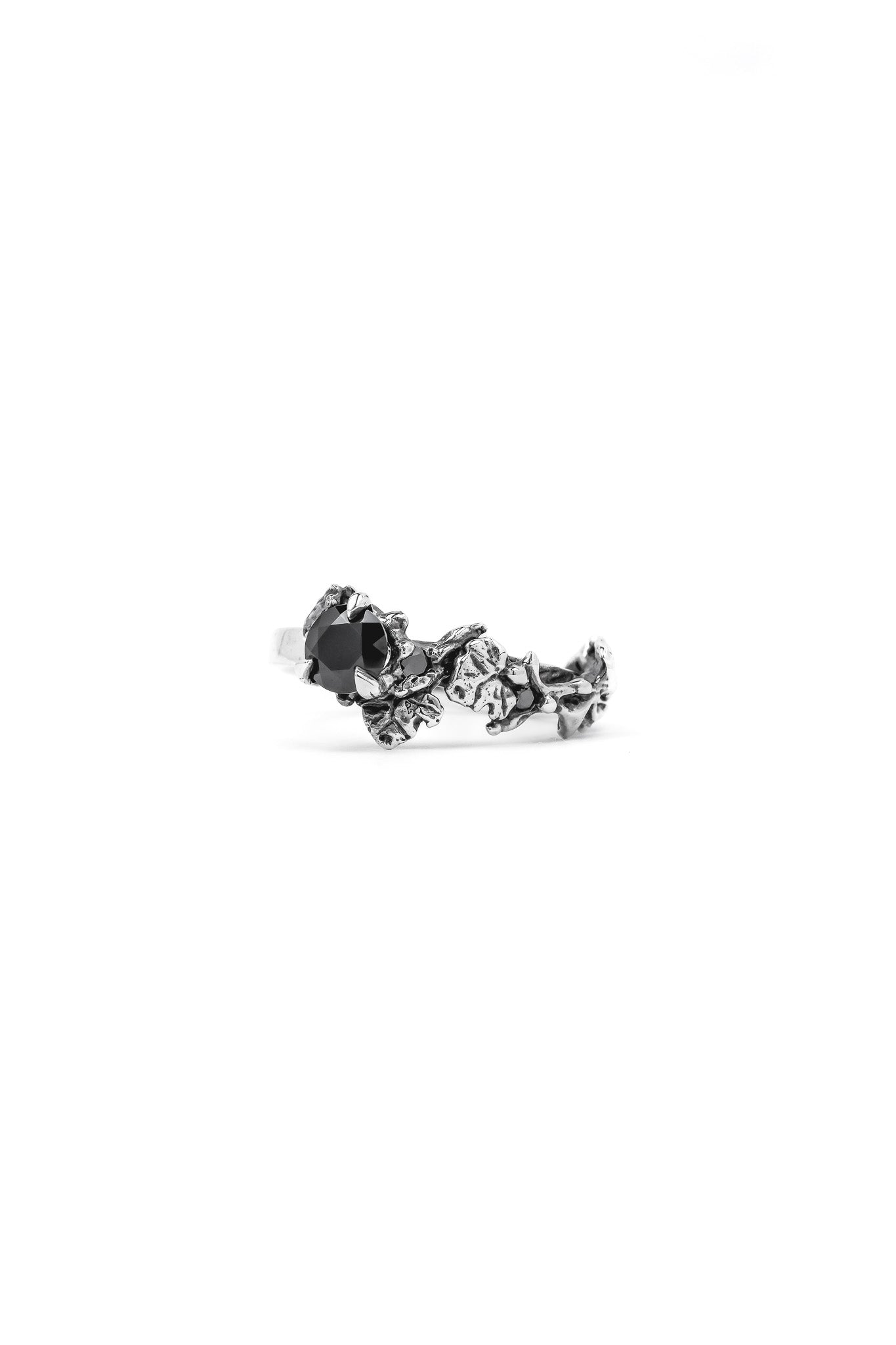 BLACK VINEA RING