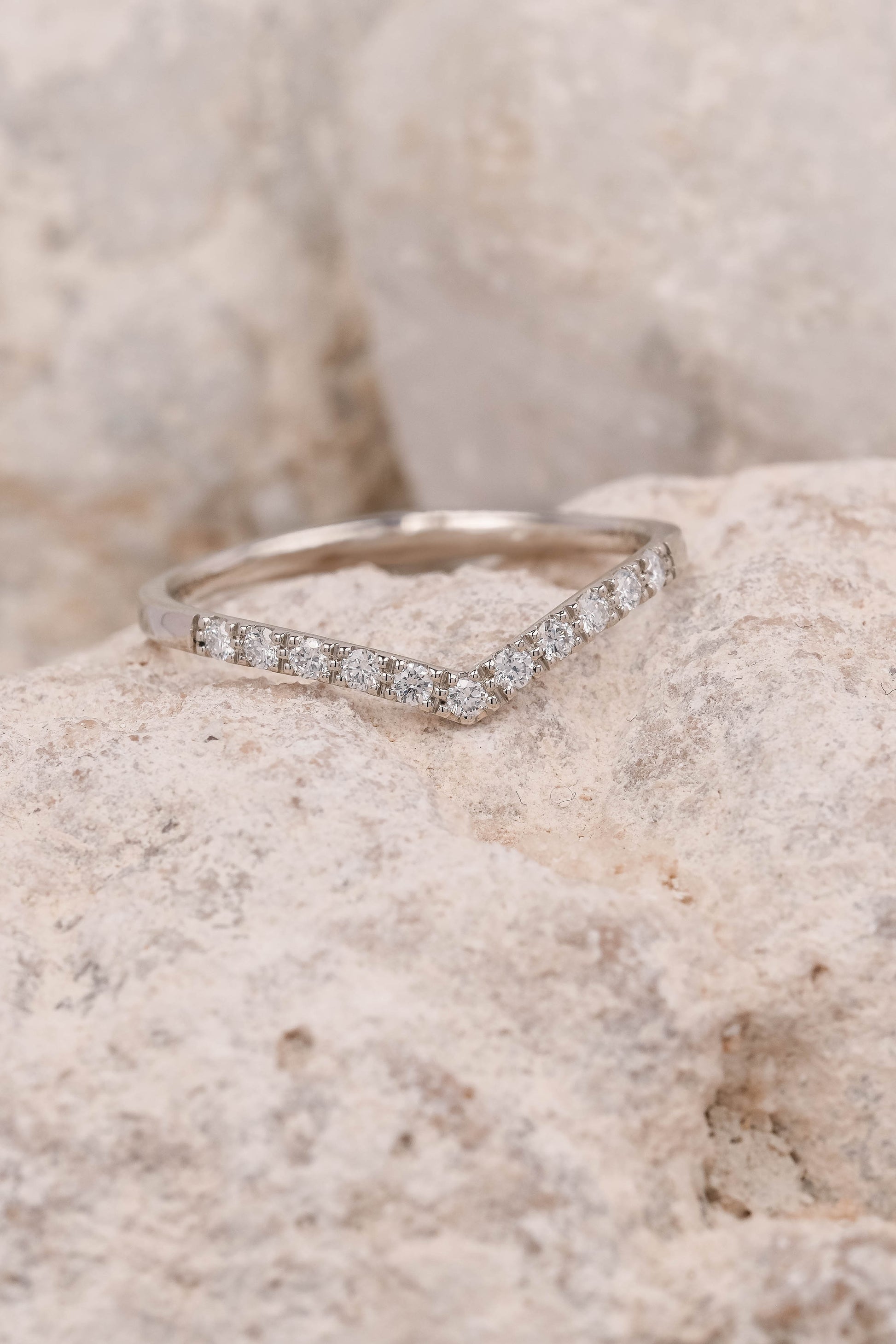 BAGUE NEL SEMI-PAVÉE