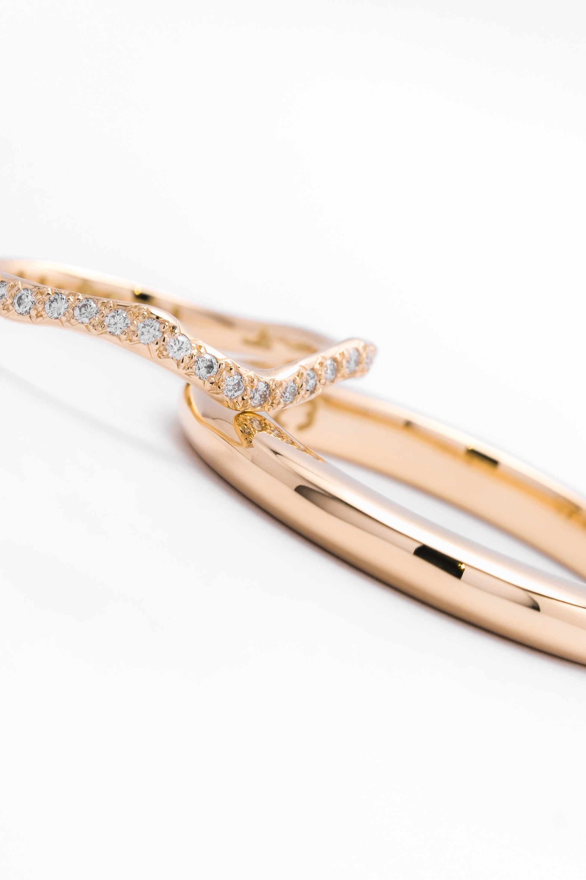 BAGUE LINE SEMI-PAVÉE