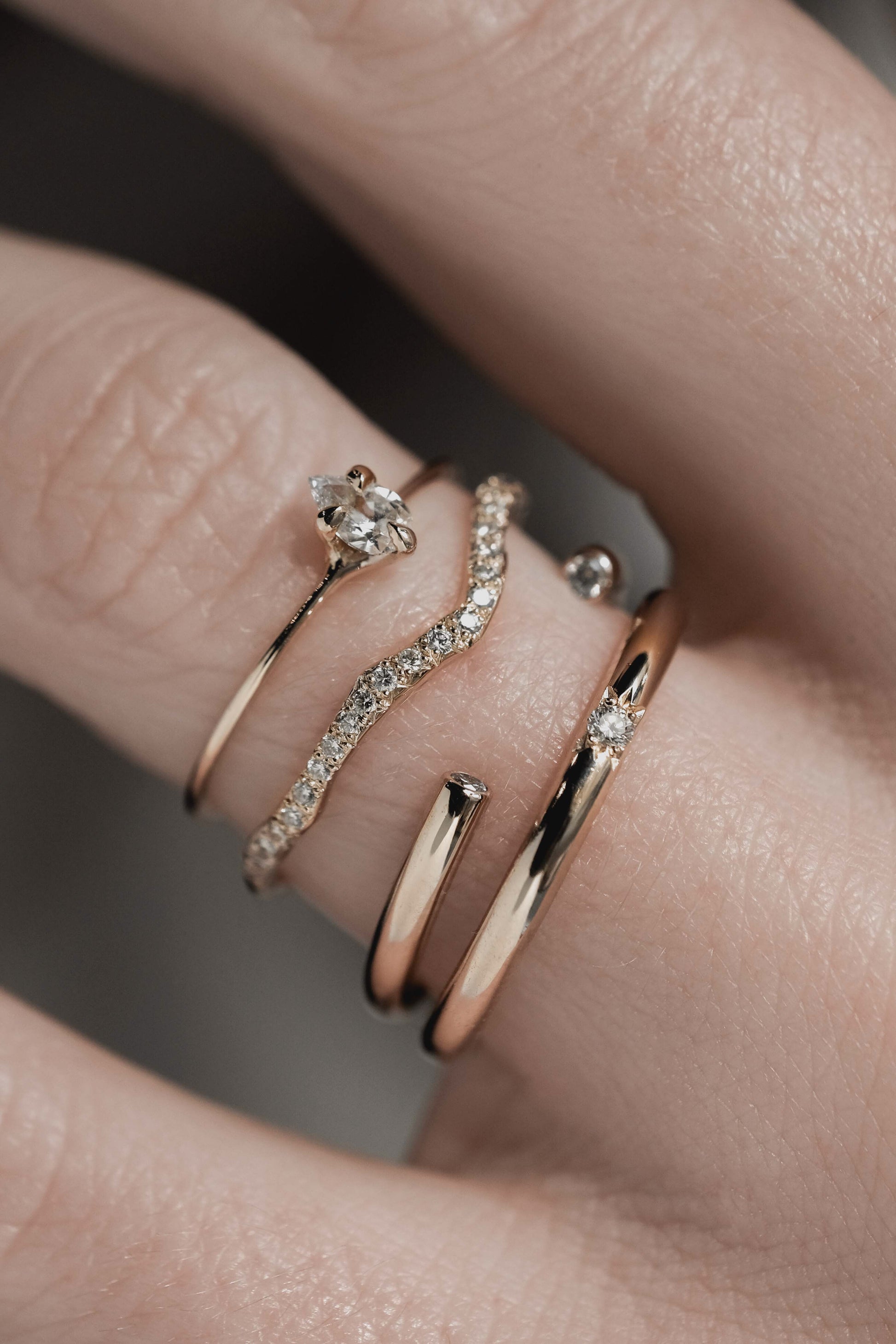 BAGUE LINE SEMI-PAVÉE