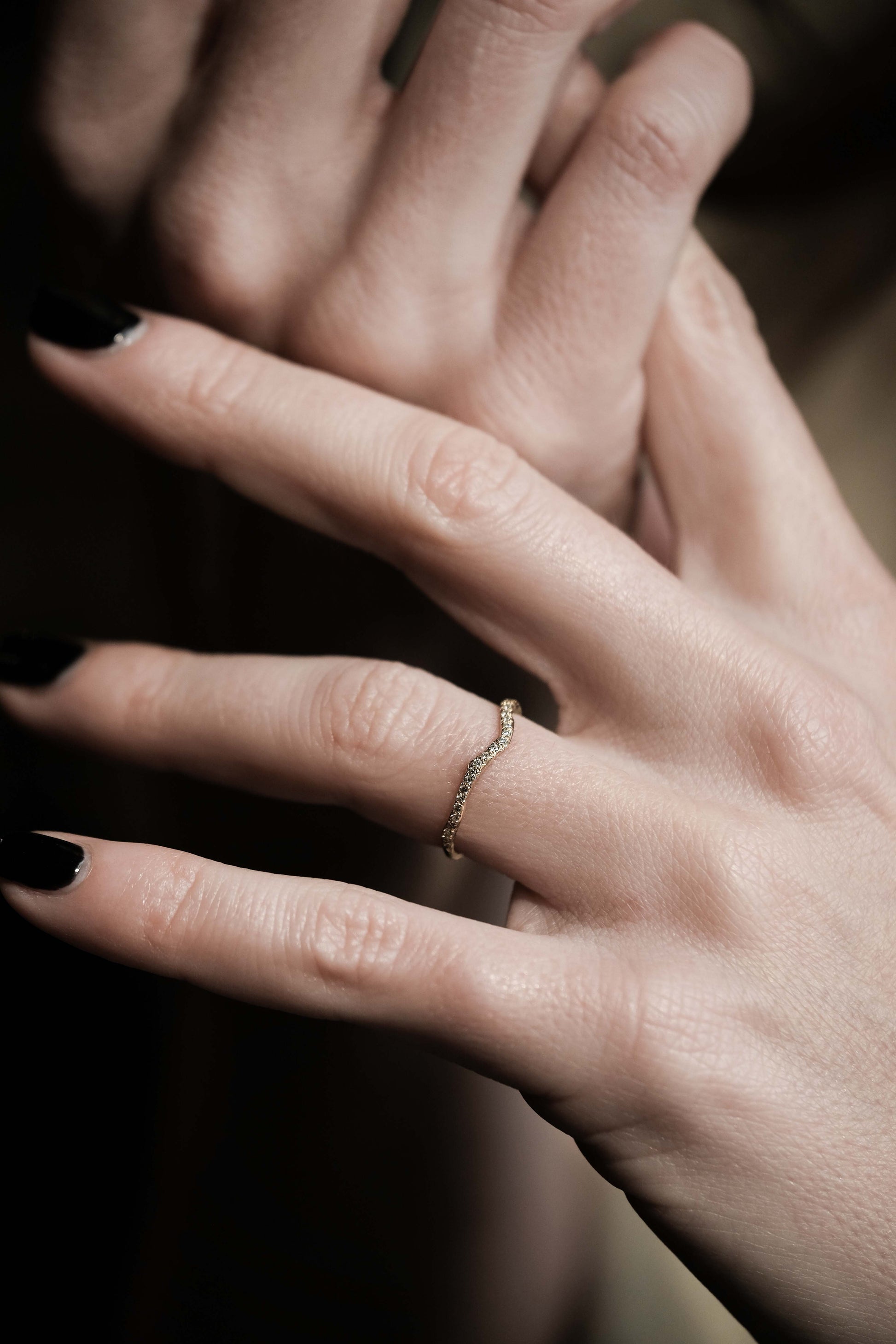 BAGUE LINE SEMI-PAVÉE