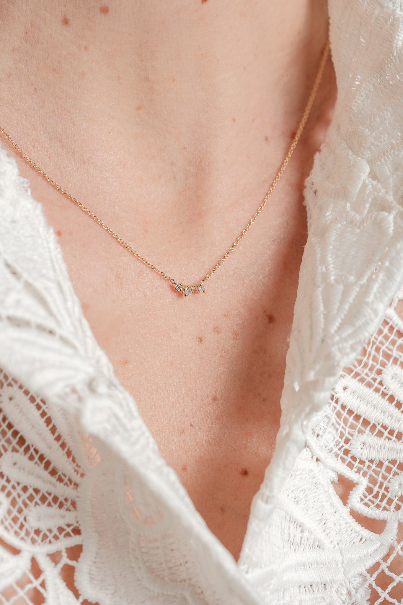 MILKY NECKLACE