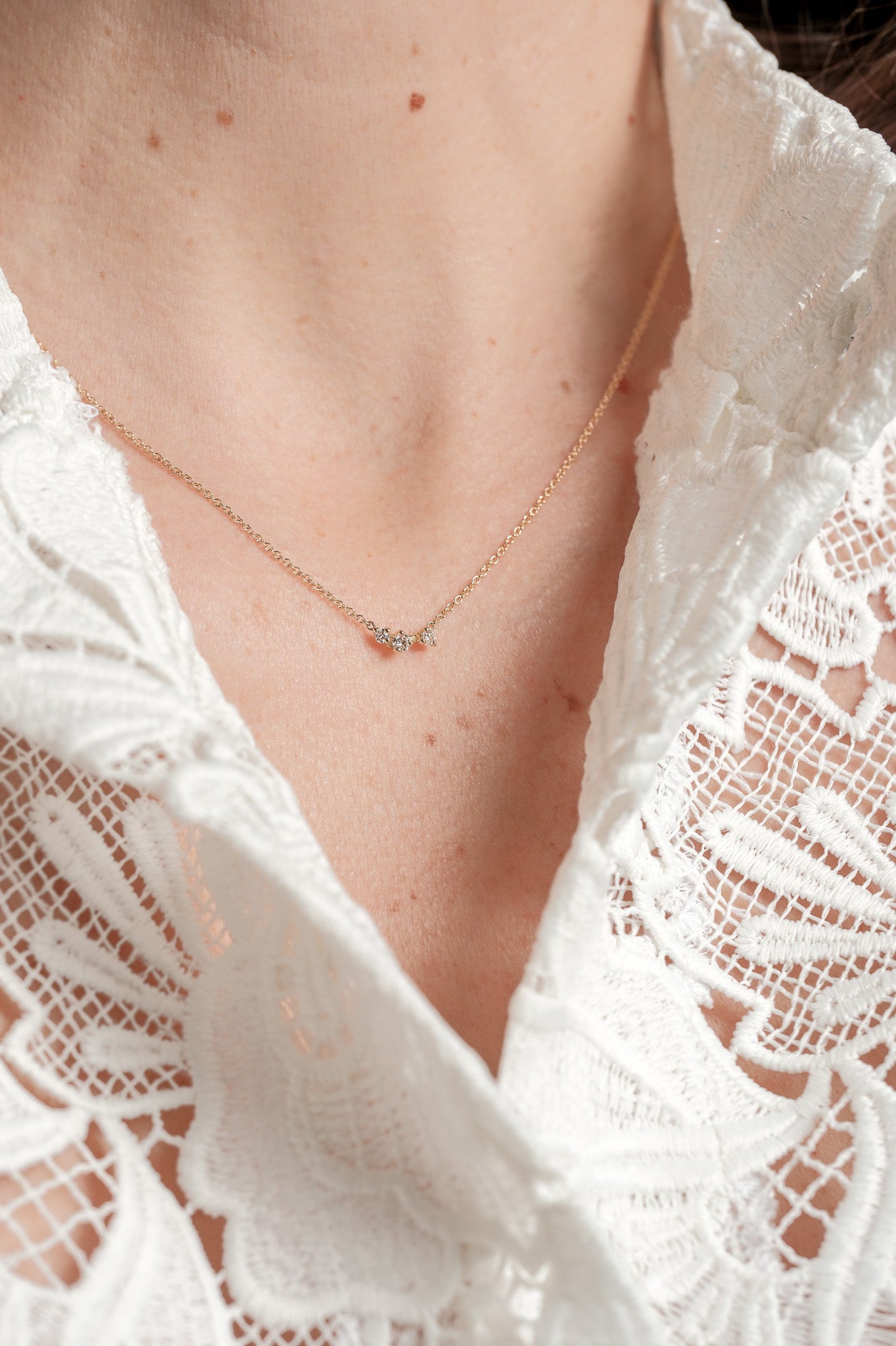 MILKY NECKLACE