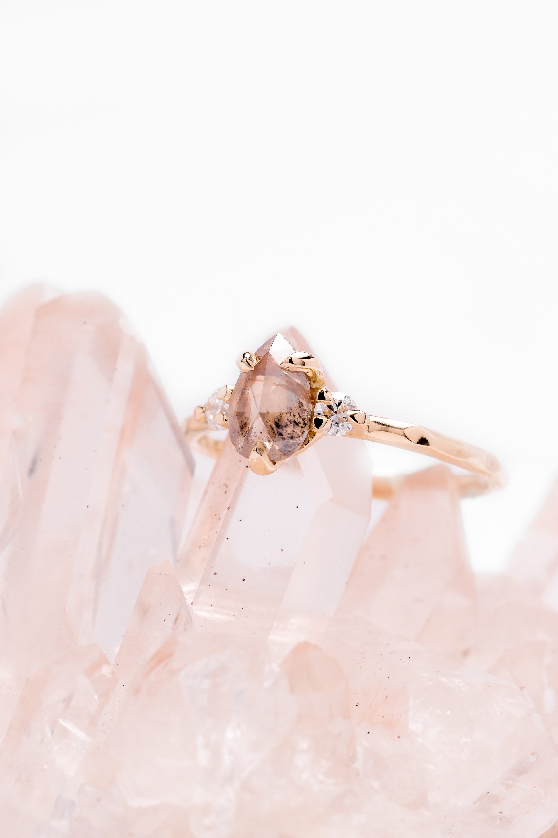 SHOULDER-SET PEACH SOLITAIRE 0.76