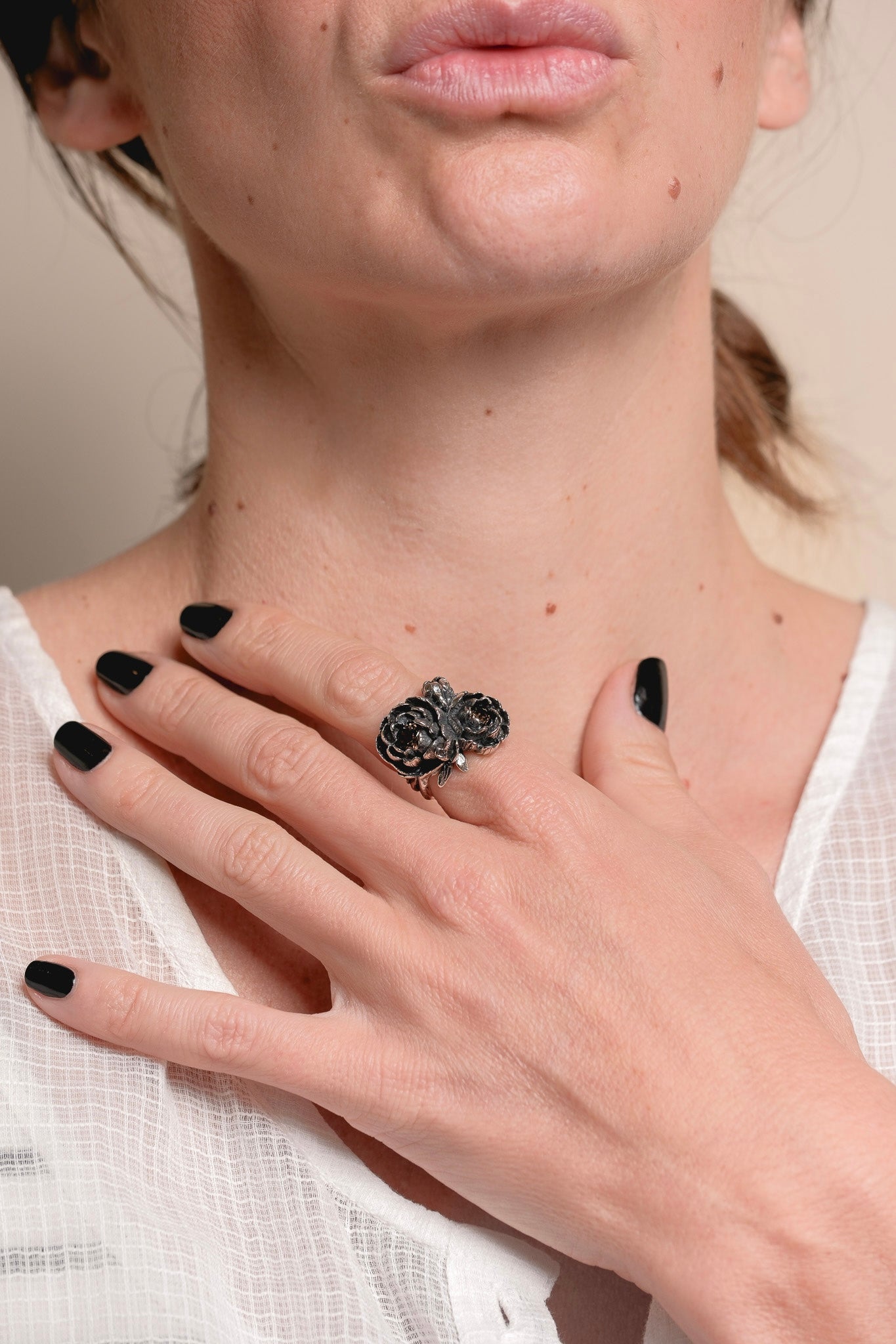 SMOKY PEONIES RING
