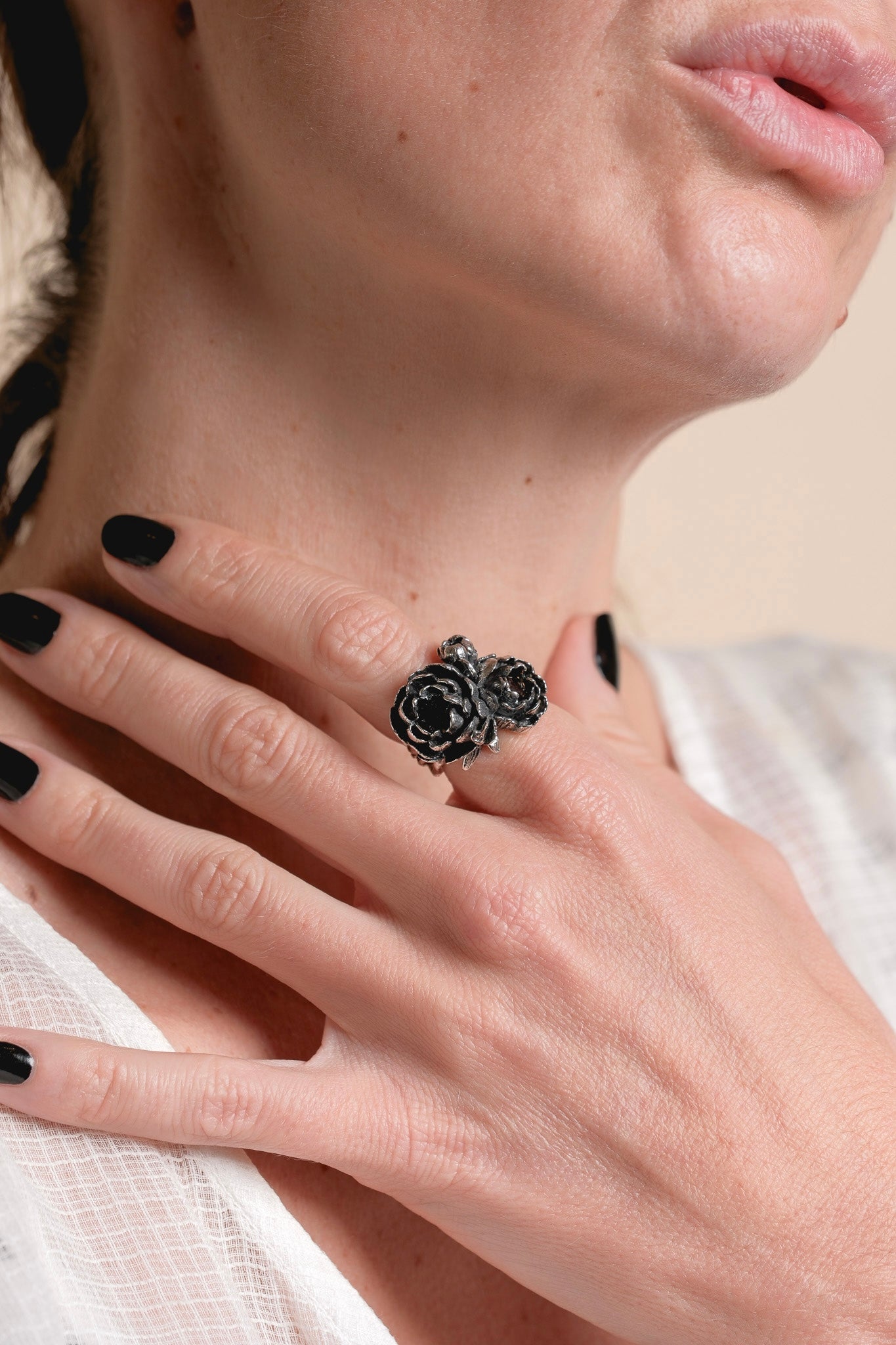 SMOKY PEONIES RING