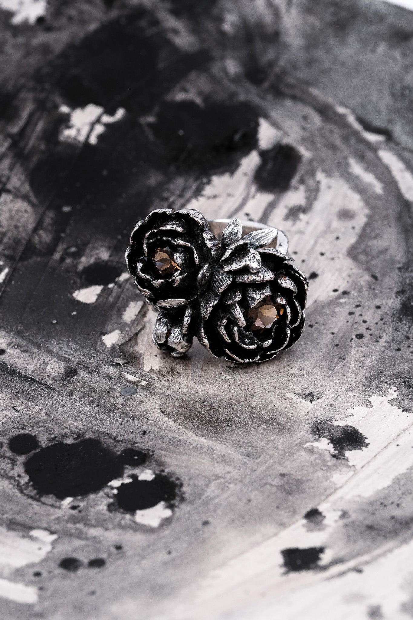 SMOKY PEONIES RING