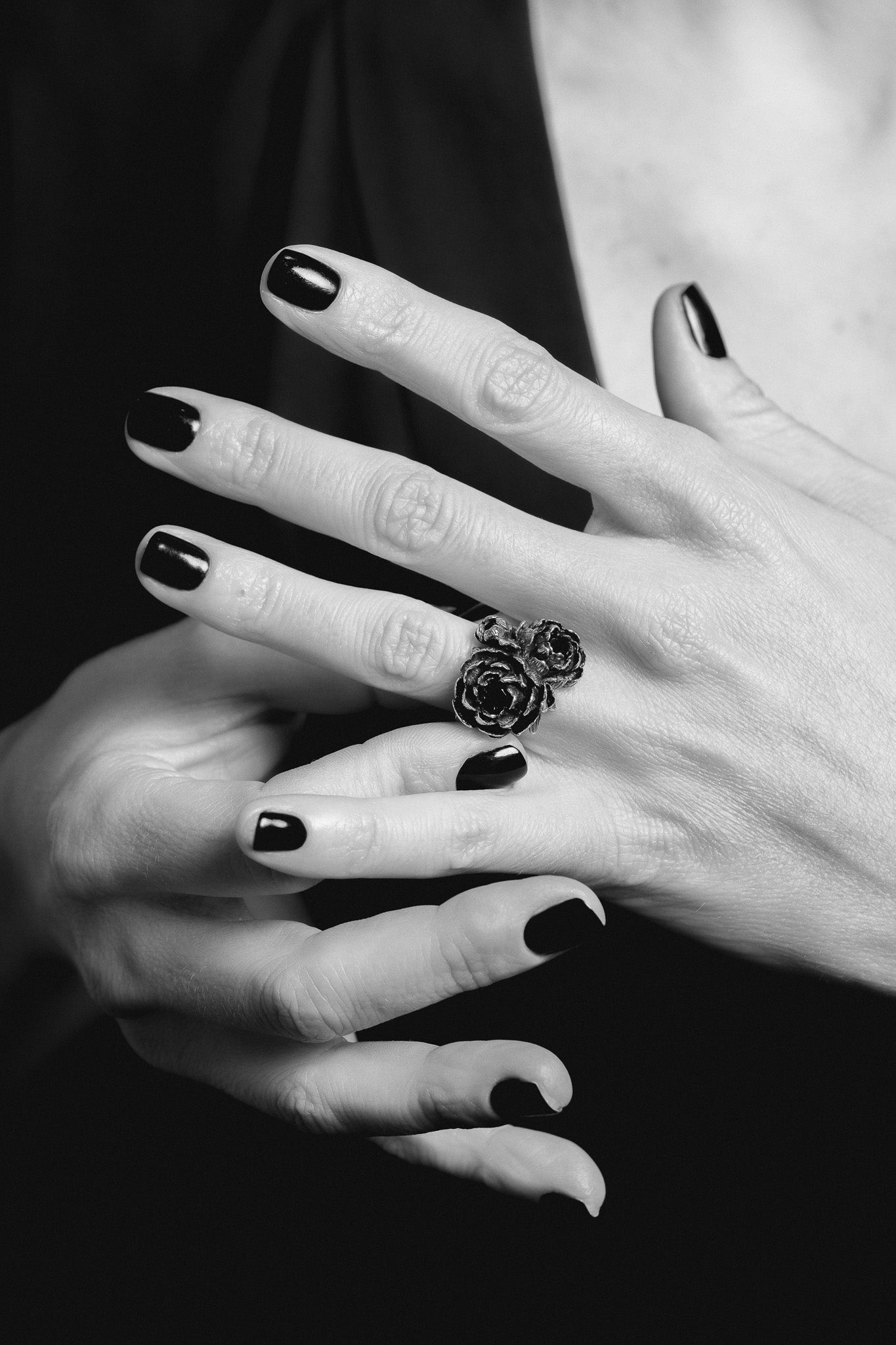 BAGUE BLACK PEONIES