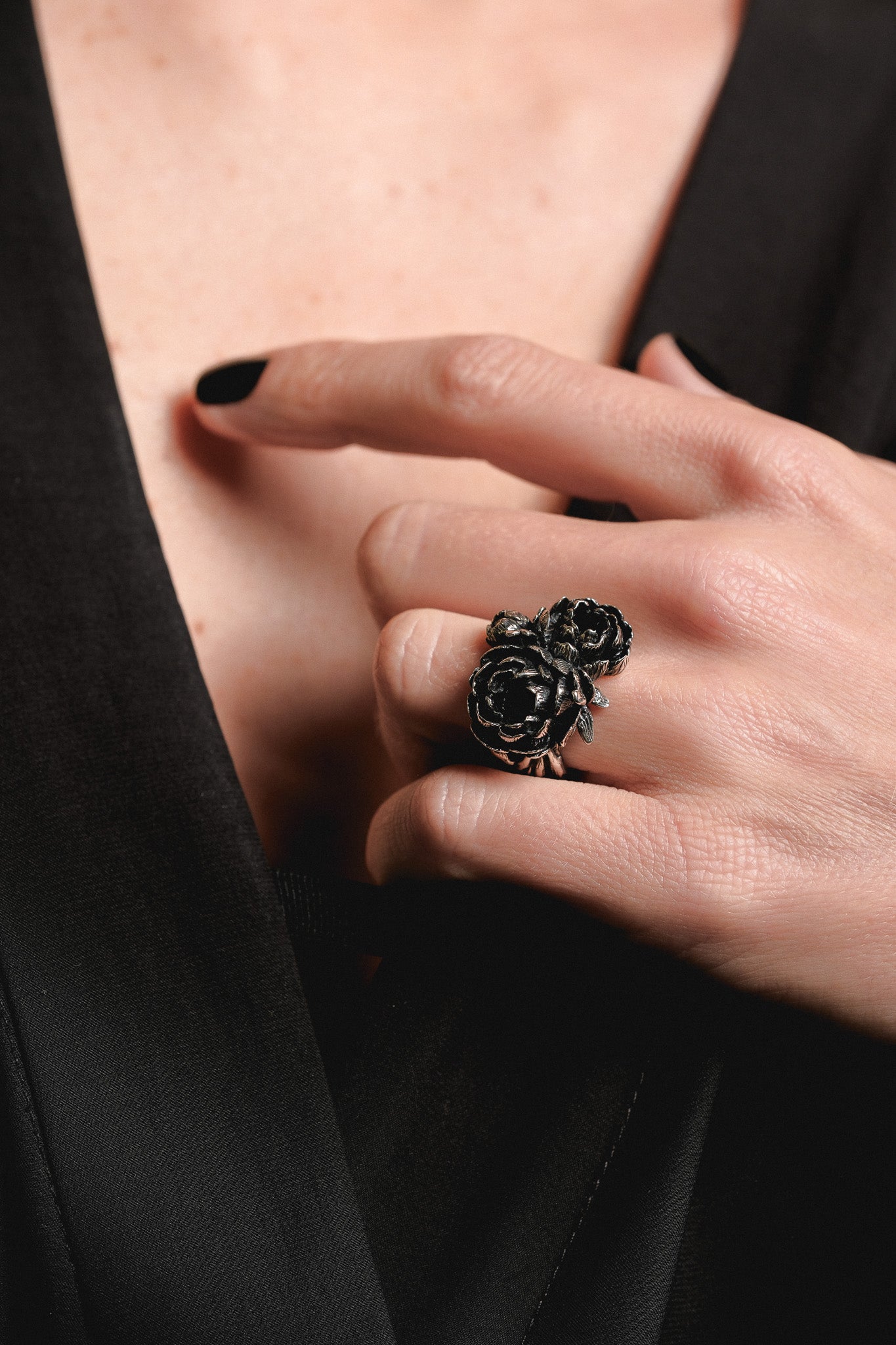 BAGUE BLACK PEONIES