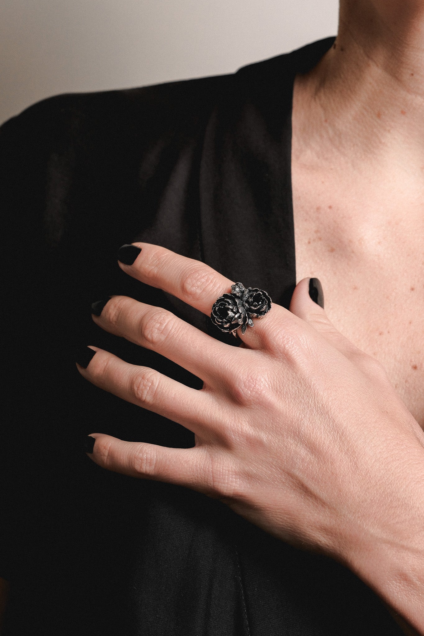 BAGUE BLACK PEONIES