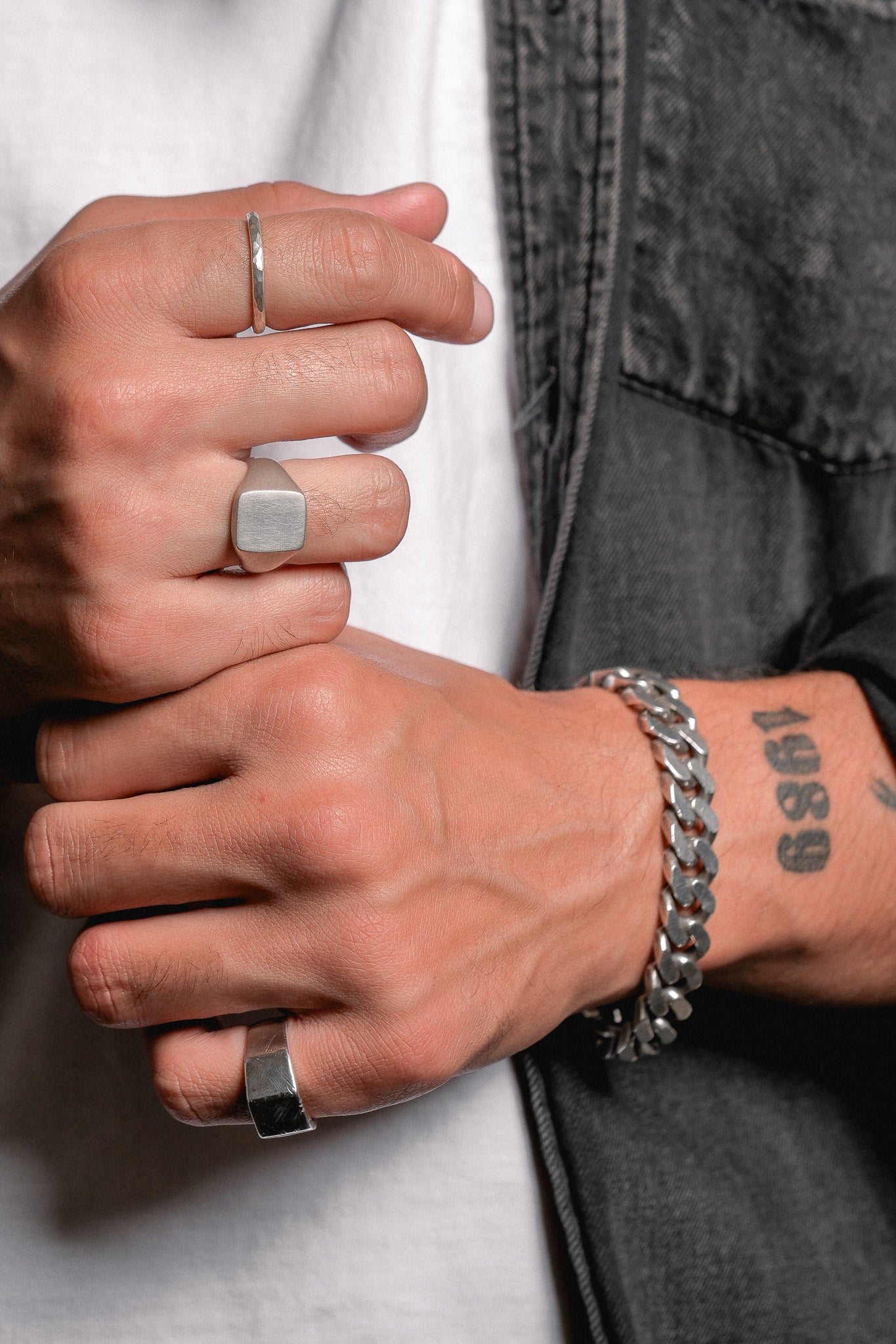 "1989" SIGNET RING