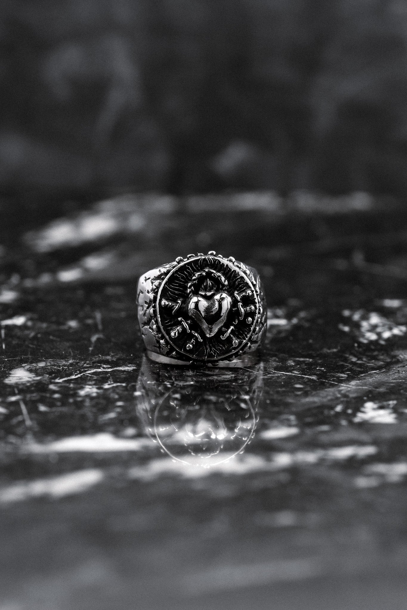 "SACRÉ-COEUR" SIGNET RING