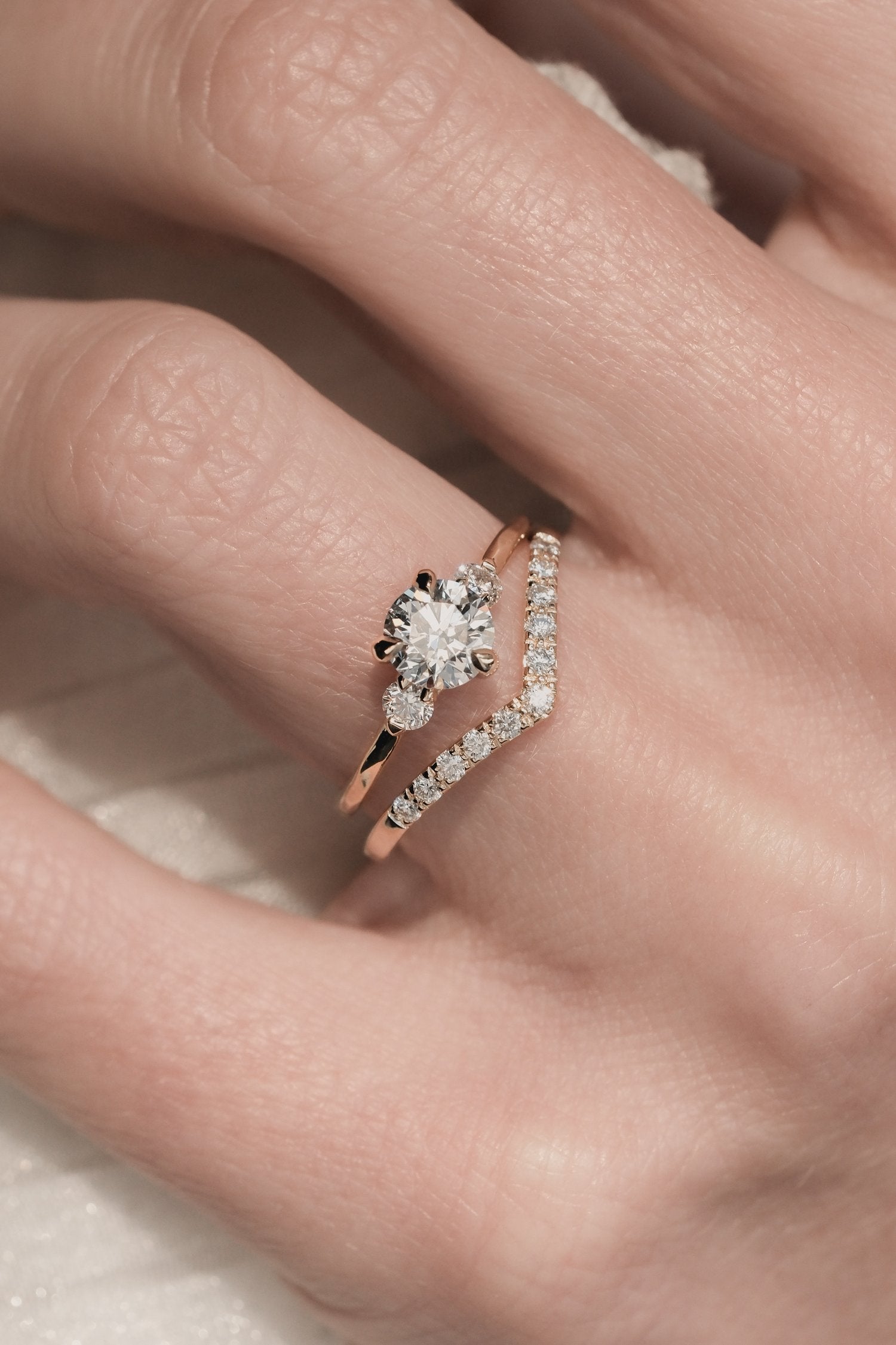 BAGUE NEL SEMI-PAVÉE