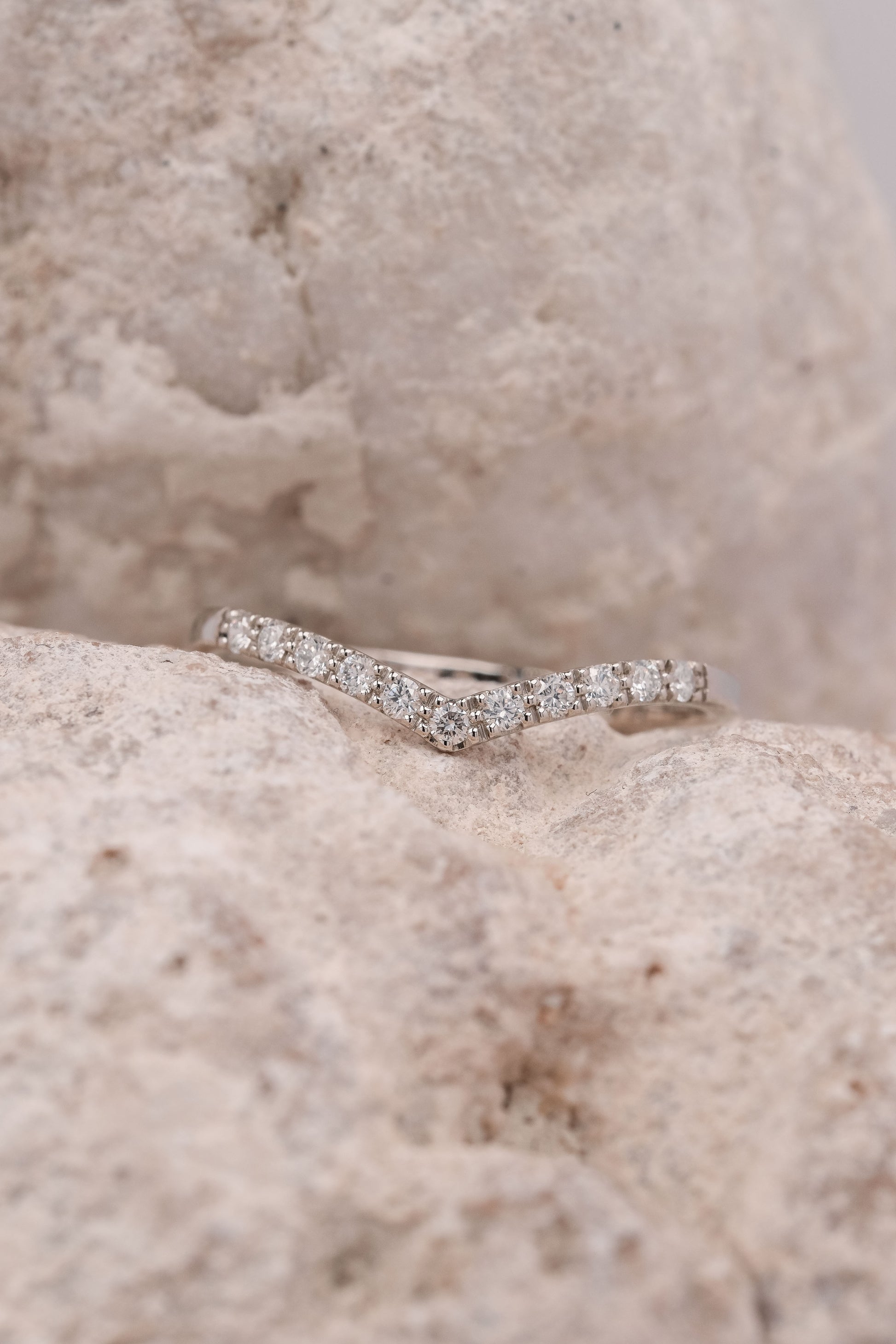 BAGUE NEL SEMI-PAVÉE