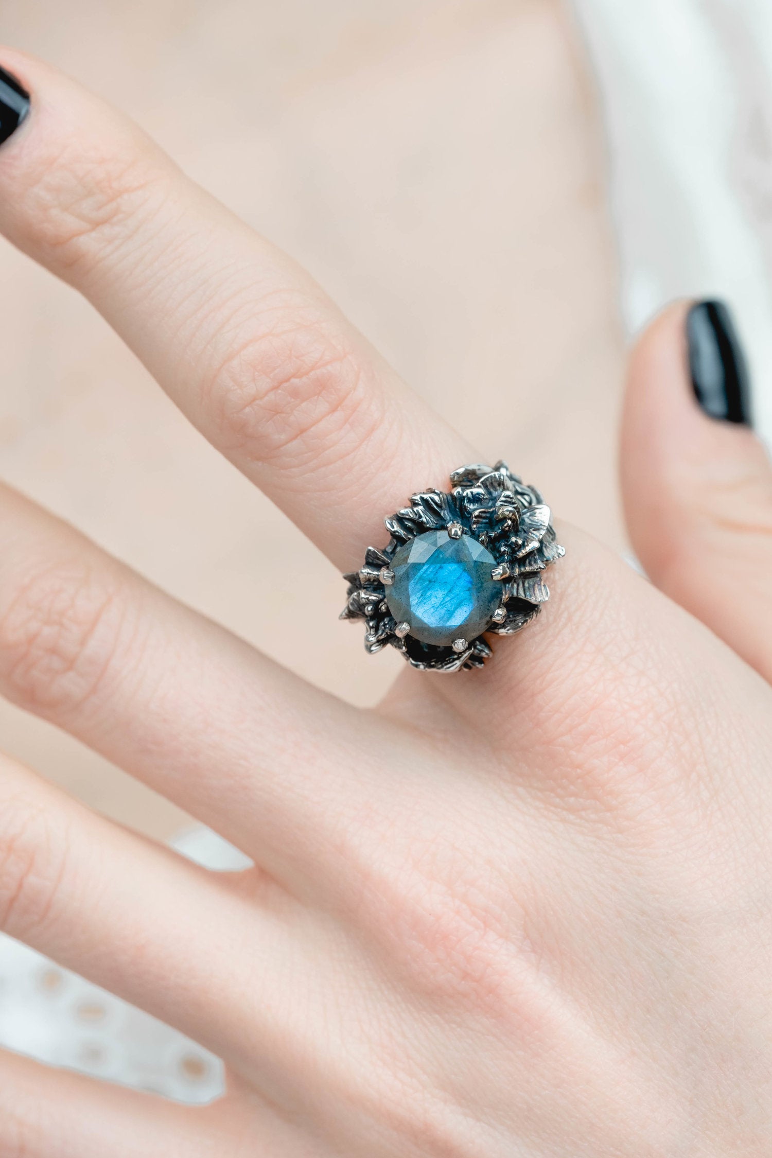 NYMPHÉA LABRA RING