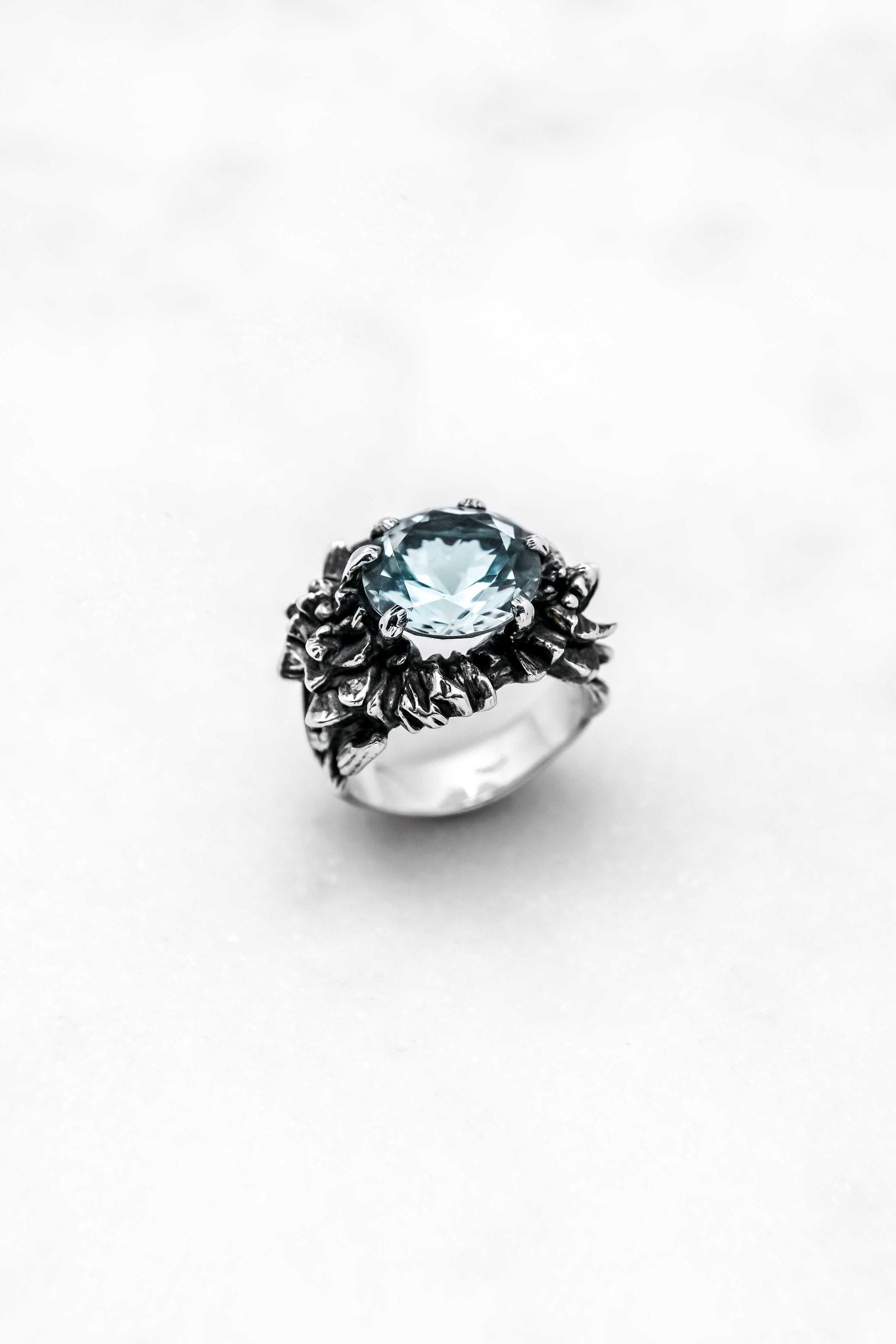NYMPHEA BLURRY RING