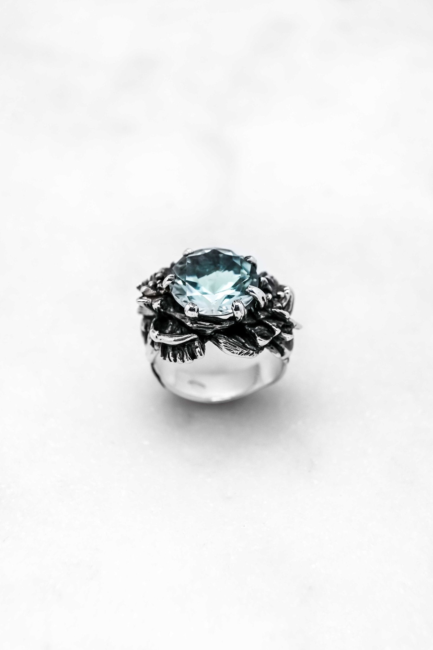 NYMPHEA BLURRY RING