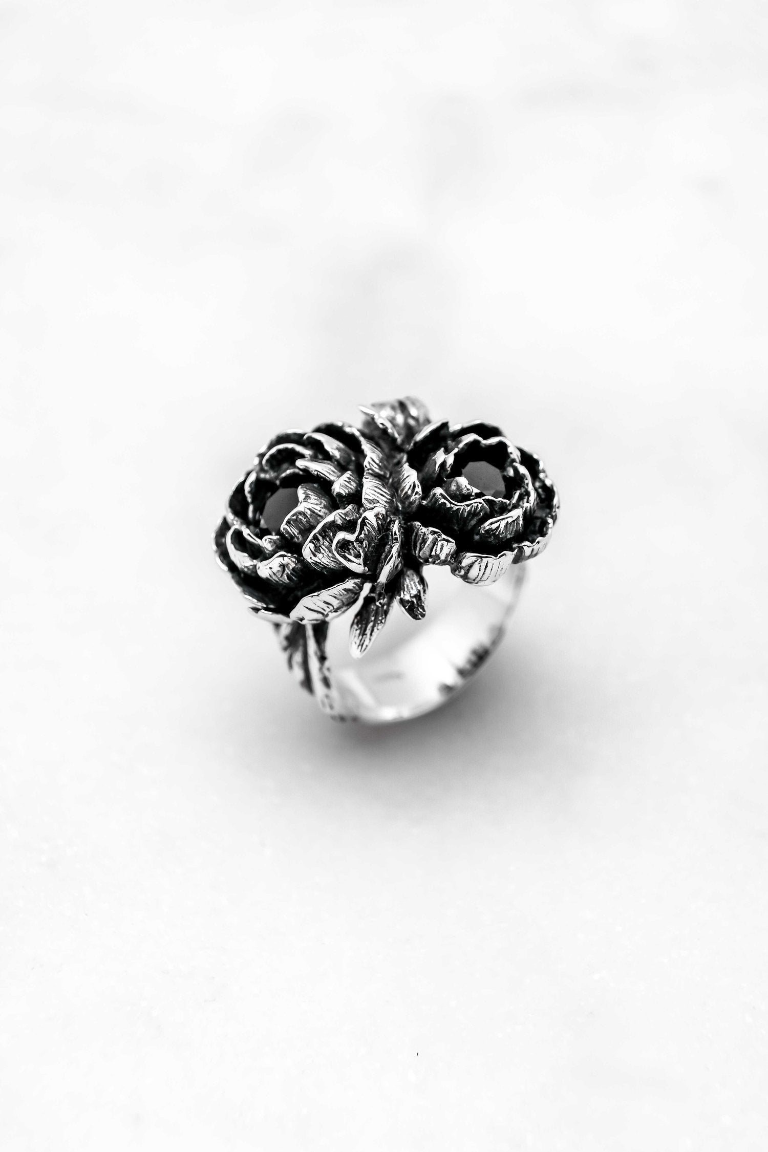BAGUE BLACK PEONIES