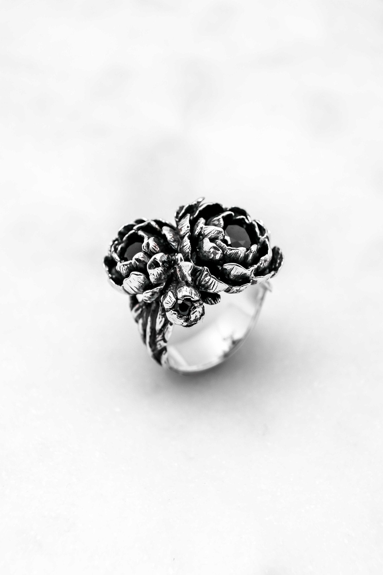 BAGUE BLACK PEONIES