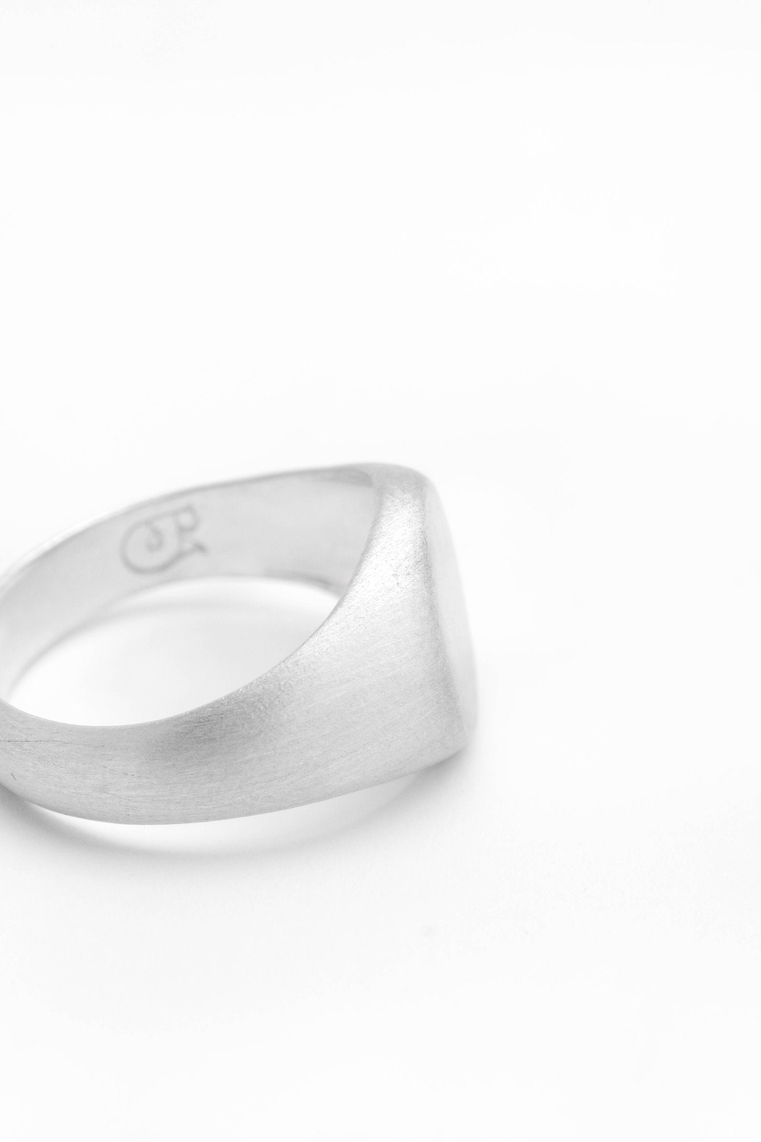 OXFORD SIGNET RING
