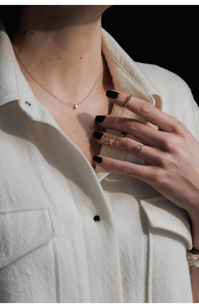 MILKY NECKLACE