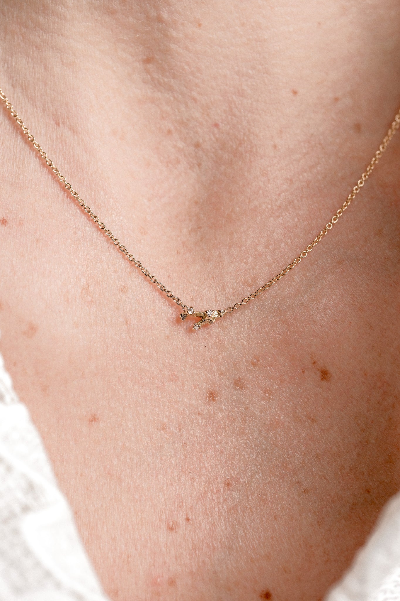 MILKY NECKLACE