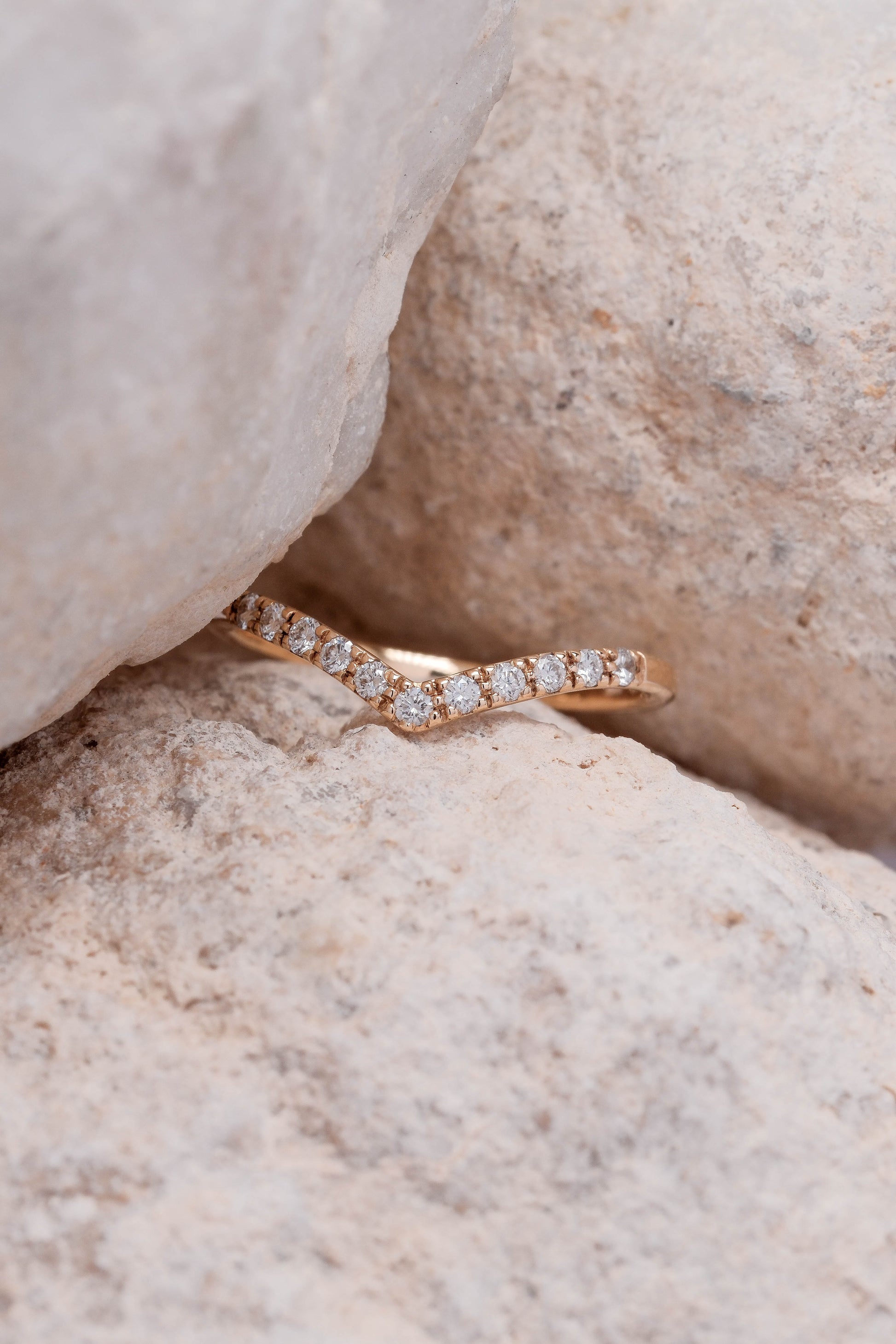 BAGUE NEL SEMI-PAVÉE
