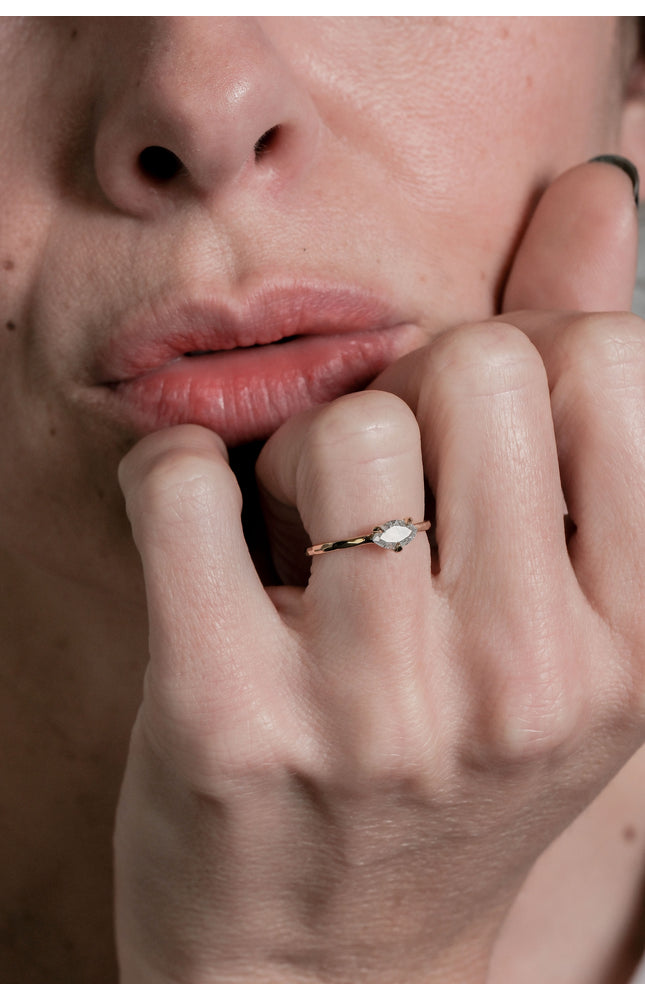 MILKY OVAL SOLITAIRE