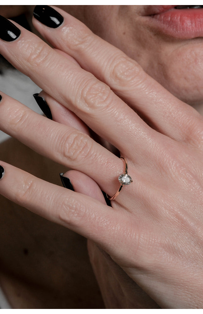 MILKY OVAL SOLITAIRE