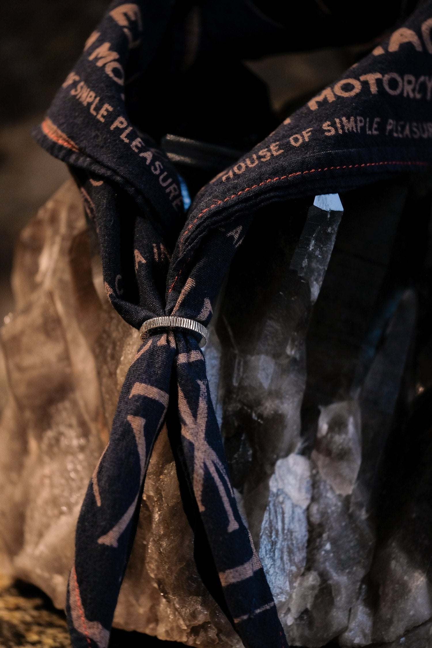 SERRE-FOULARD