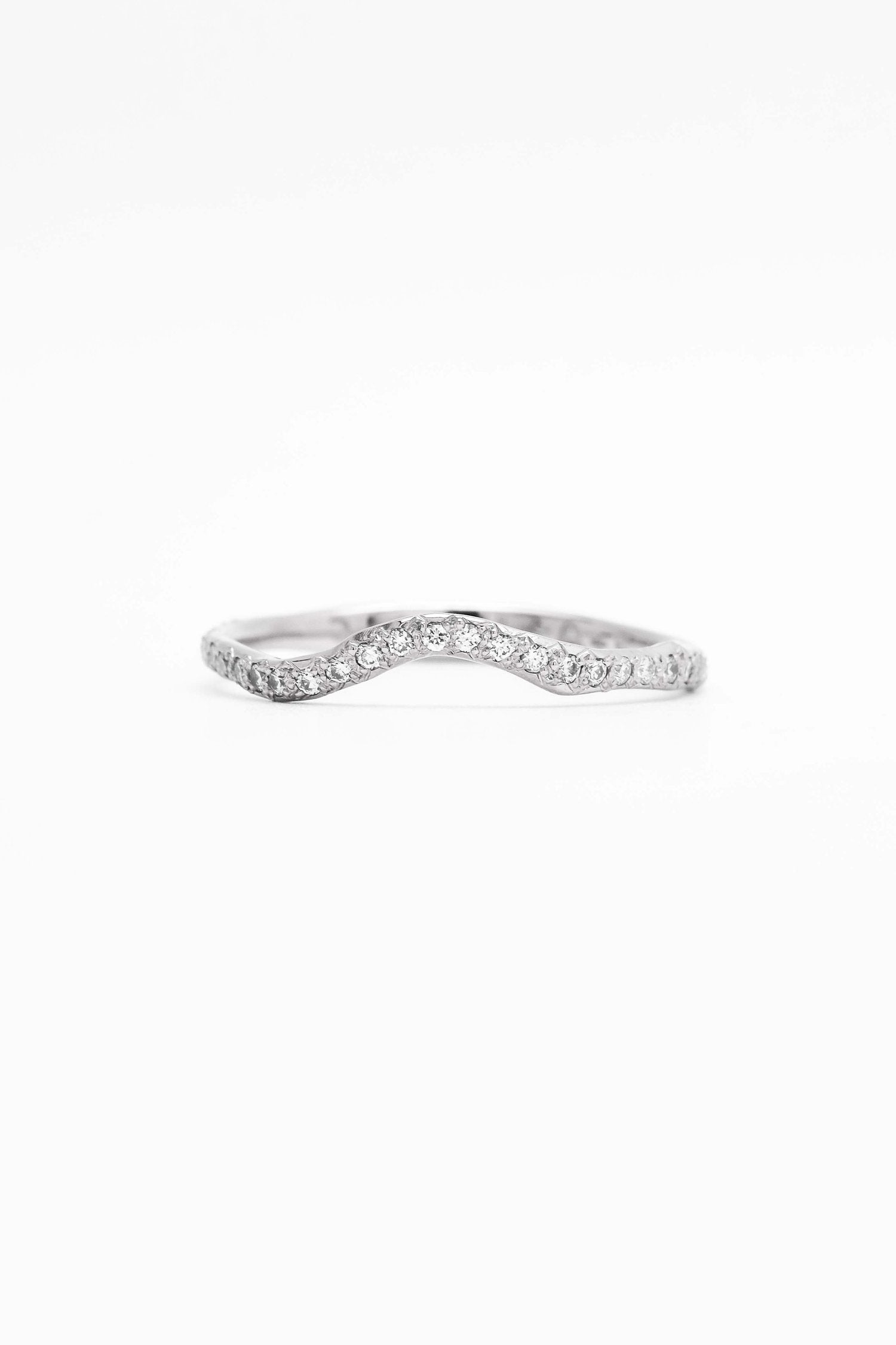 BAGUE LINE SEMI-PAVÉE