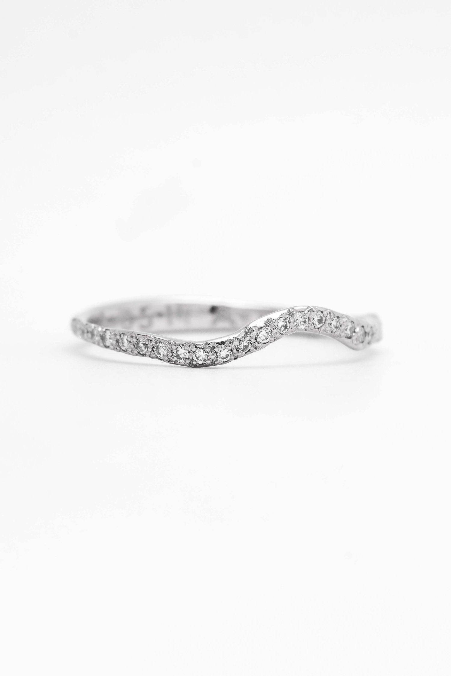 BAGUE LINE SEMI-PAVÉE