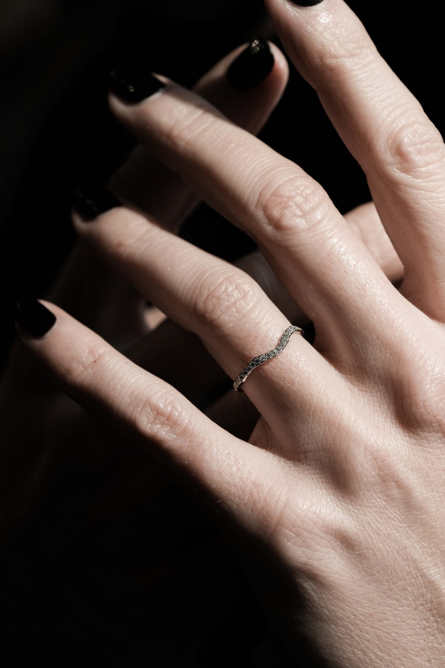 BAGUE LINE SEMI-PAVÉE